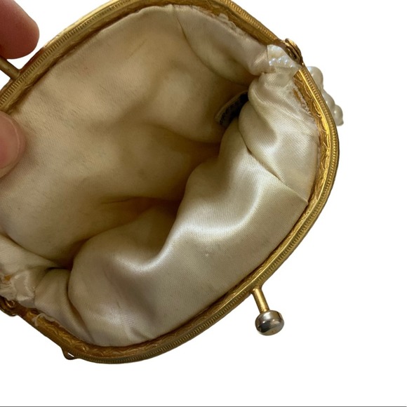 Vintage Cream Beaded Coin Purse The Broadway British Crown Colony Hong Kong - Picture 3 of 5